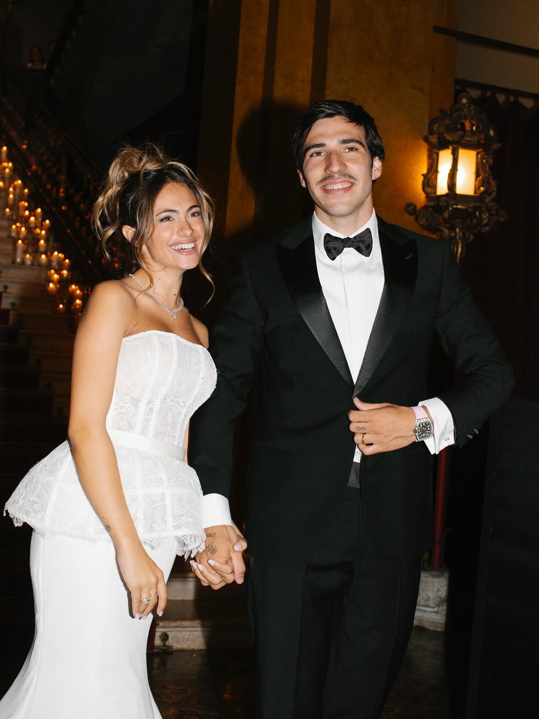 开云网页版-又一对新人！托纳利和妻子在科莫湖边完婚，布冯等名宿出席